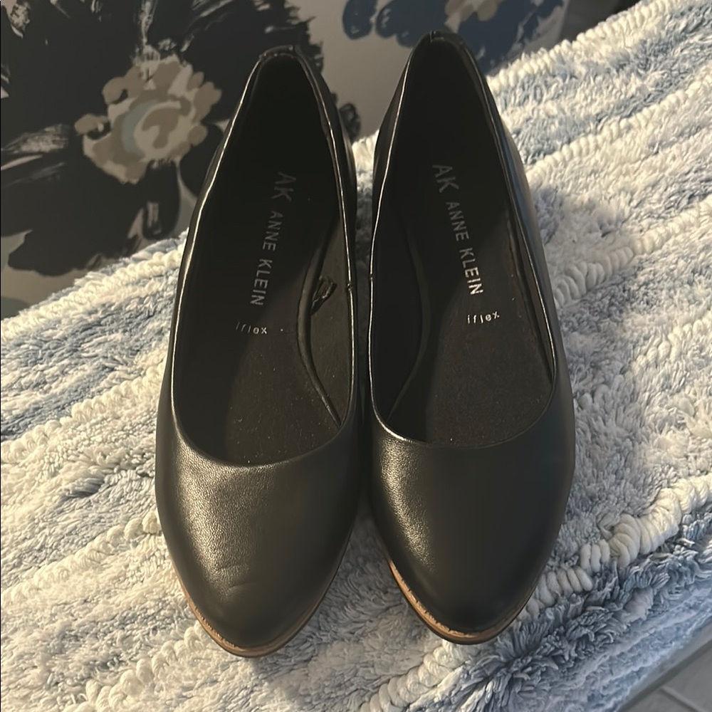 Anne Klein Black Flats Sleek Minimalist Design Sz 7.5